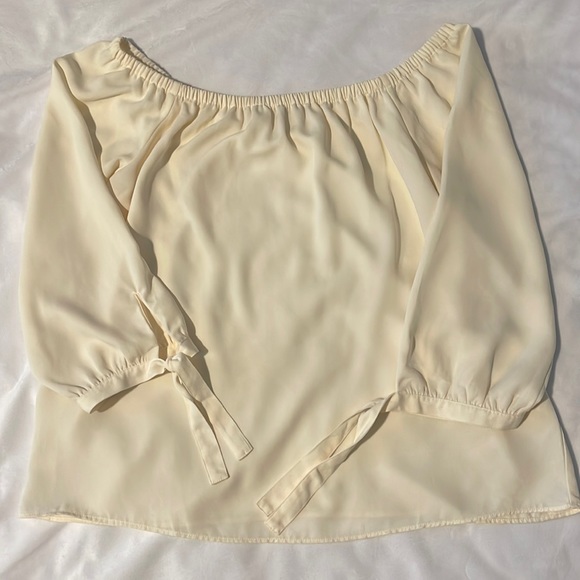 5/$25 Bundle. J. crew off the shoulder top cream. XS - Picture 3 of 5